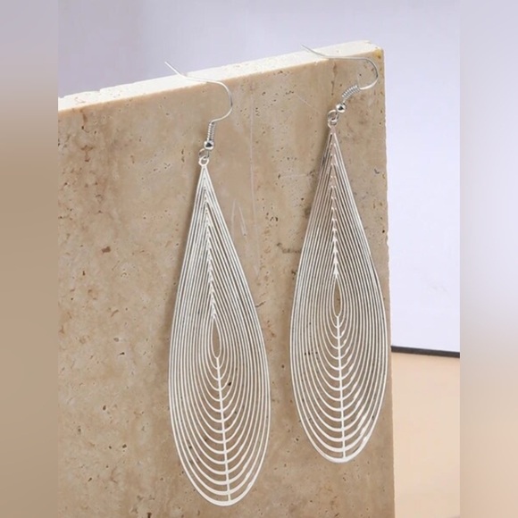 Teardrop Shape Laser Cut Silver Tone Filigree Geometric Drop Dangle Earrings - Picture 6 of 10